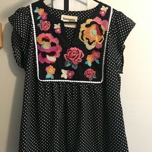 Savanna Jane embroidered top.  NWOT. Large